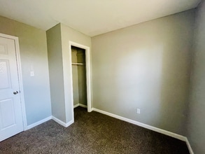 24 Leonard Dr in Sauget, IL - Building Photo - Building Photo