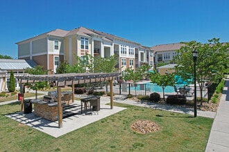 Watercourse Apartments in Graham, NC - Foto de edificio - Building Photo