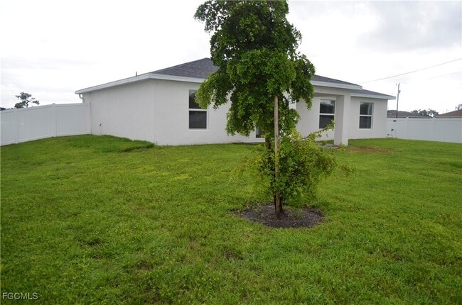 2622 NW 1st Ave in Cape Coral, FL - Building Photo - Building Photo