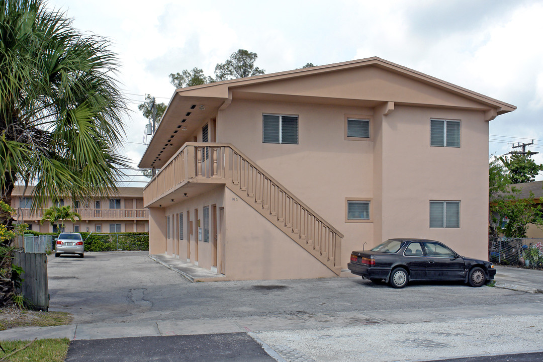 Noela Apartments in Miami, FL - Foto de edificio