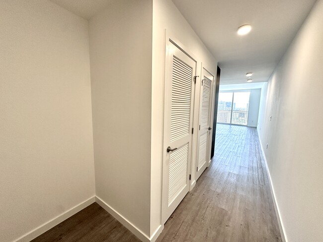 114 NE 22nd St, Unit A72 in Miami, FL - Foto de edificio - Building Photo