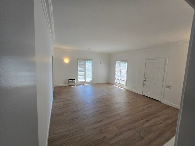 619 S Sweetzer Ave, Unit Downstairs in Los Angeles, CA - Building Photo - Building Photo