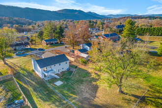 342 Orchard Dr in Daleville, VA - Foto de edificio - Building Photo