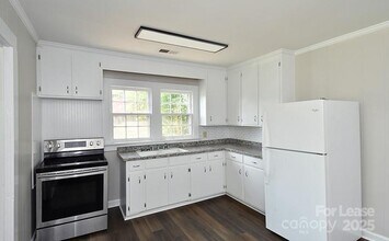 818 Radio Rd in Statesville, NC - Building Photo - Building Photo