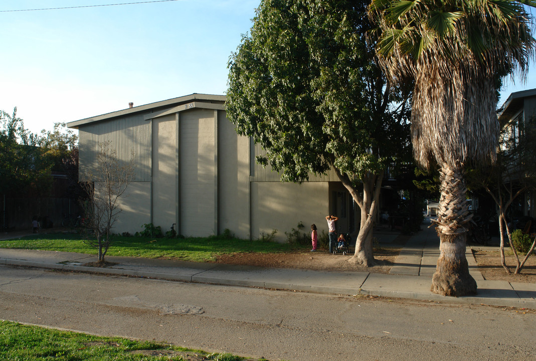 6688 Picasso Rd in Goleta, CA - Building Photo