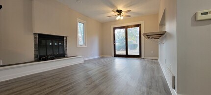 312 38th St in West Des Moines, IA - Foto de edificio - Building Photo