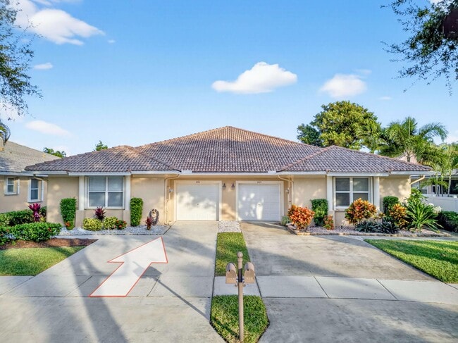 233 W Coral Trace Cir in Delray Beach, FL - Building Photo - Building Photo