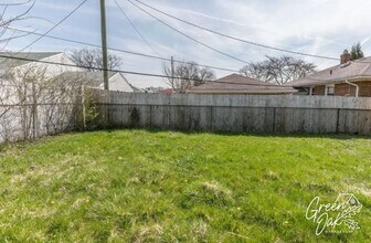 19201 Hathaway Ln in Warrensville Heights, OH - Building Photo - Building Photo