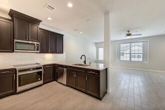 1517 Canter Bayou Way in Houston, TX - Foto de edificio - Building Photo