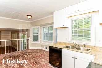 2264 Country Club Dr SE, Unit 03-332 in Conyers, GA - Foto de edificio - Building Photo