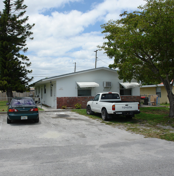 1809-1813 Gardenia Rd in Fort Lauderdale, FL - Building Photo