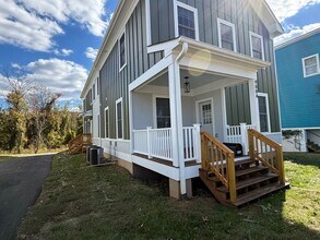 908 Nassau St in Charlottesville, VA - Foto de edificio - Building Photo