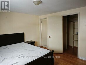 28 Harringay Crescent in Toronto, ON - Building Photo - Building Photo