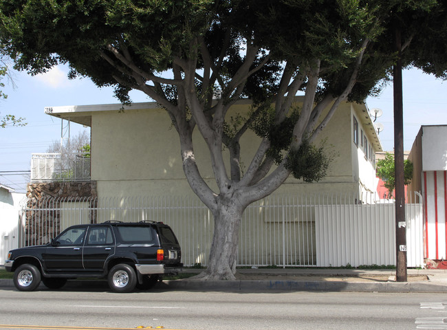 4623 E Compton Blvd in Compton, CA - Foto de edificio - Building Photo