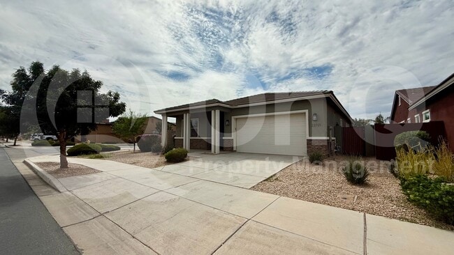 22721 E Calle Luna in San Tan Valley, AZ - Foto de edificio - Building Photo