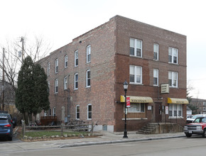 Wisconsin House in Waukesha, WI - Foto de edificio - Building Photo