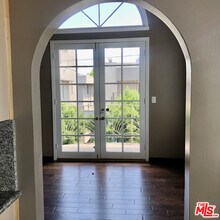 1406 Camden Ave-Unit -302 in Los Angeles, CA - Building Photo - Building Photo