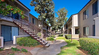 Elan Scripps Terrace in San Diego, CA - Foto de edificio - Building Photo