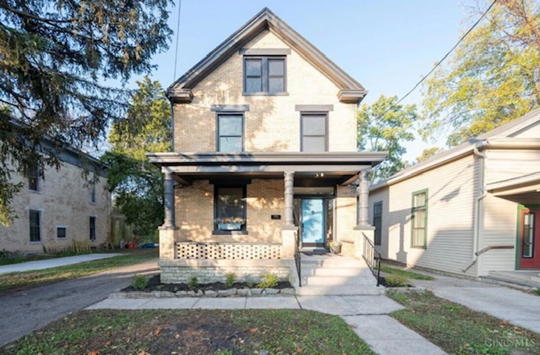 4667 Hamilton Ave in Cincinnati, OH - Foto de edificio