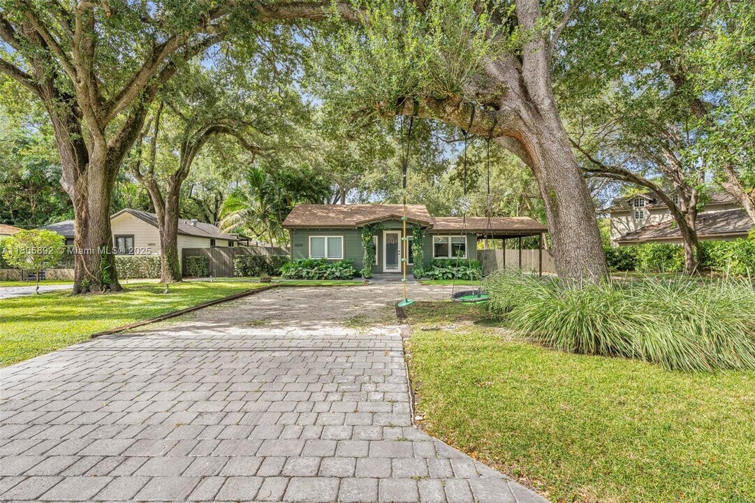 6830 SW 69th Ave in Miami, FL - Building Photo