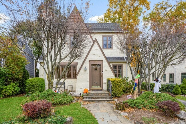 property at 39 Hillcrest Ave