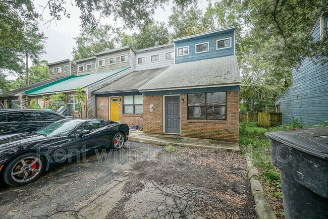2100 Continental Ave in Tallahassee, FL - Building Photo - Building Photo