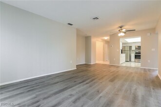 360 Gulf Breeze Blvd in Venice, FL - Foto de edificio - Building Photo