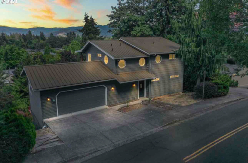 2083 Stonecrest Dr. in Eugene, OR - Building Photo