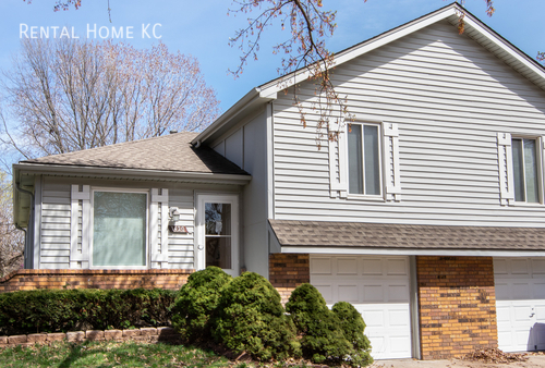 1420 E Haven Ln in Olathe, KS - Building Photo