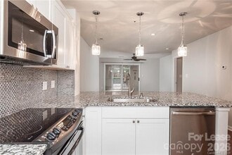 17522 Tuscany Ln in Cornelius, NC - Building Photo - Building Photo