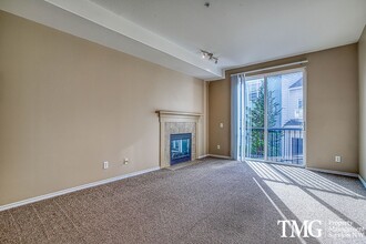 2004 NE Cadbury Ave in Beaverton, OR - Building Photo - Building Photo