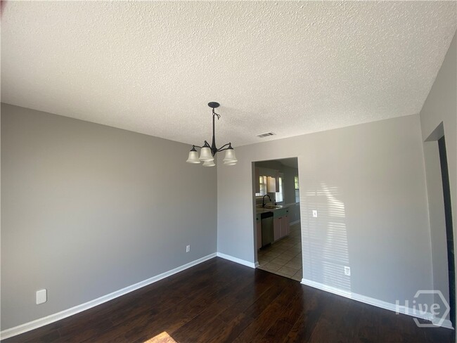 958 Gulfstream Rd in Hinesville, GA - Building Photo - Building Photo
