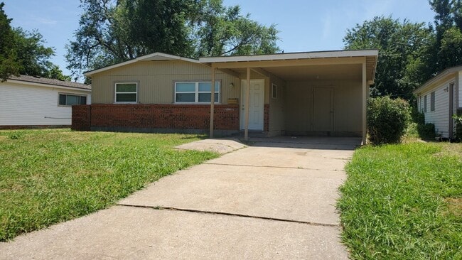 property at 1502 Dakota St