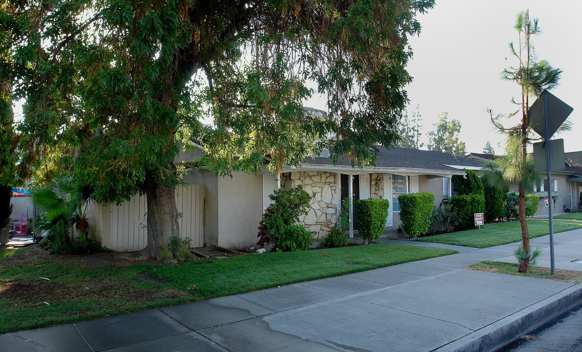 1174 S Belhaven St in Anaheim, CA - Building Photo