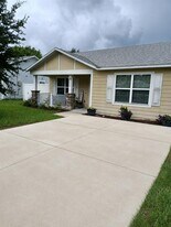214 W Ella J Gilmore St in Apopka, FL - Building Photo