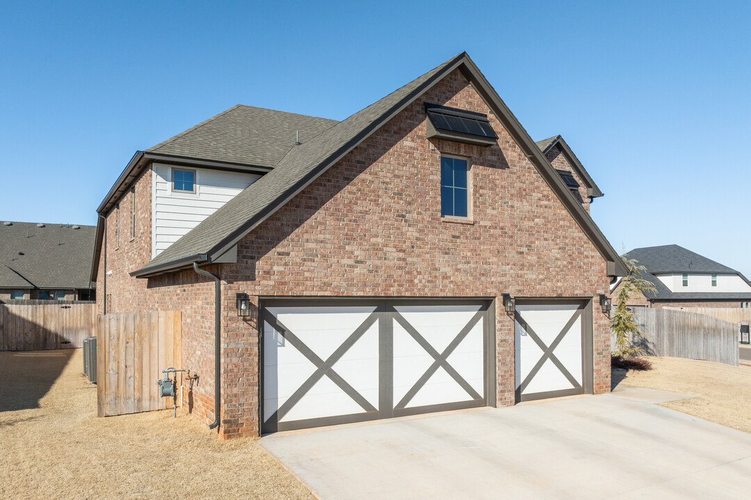 Monterau in Yukon, OK - Building Photo