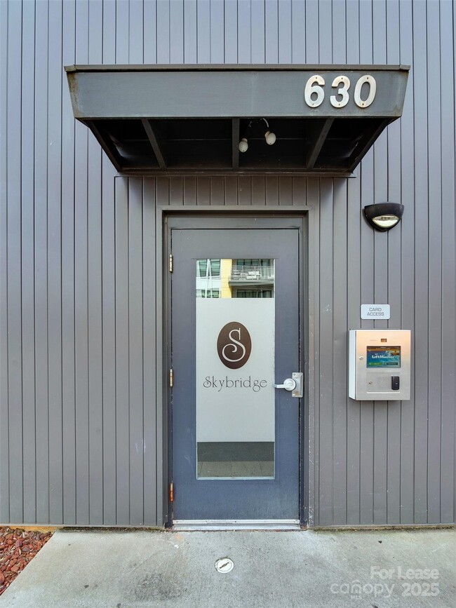 630 Calvert St in Charlotte, NC - Building Photo - Building Photo