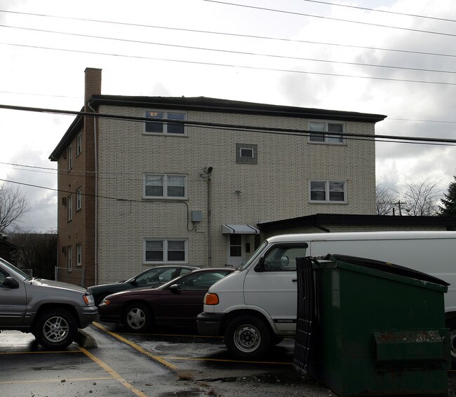 7764 W 79th Pl in Bridgeview, IL - Foto de edificio - Building Photo