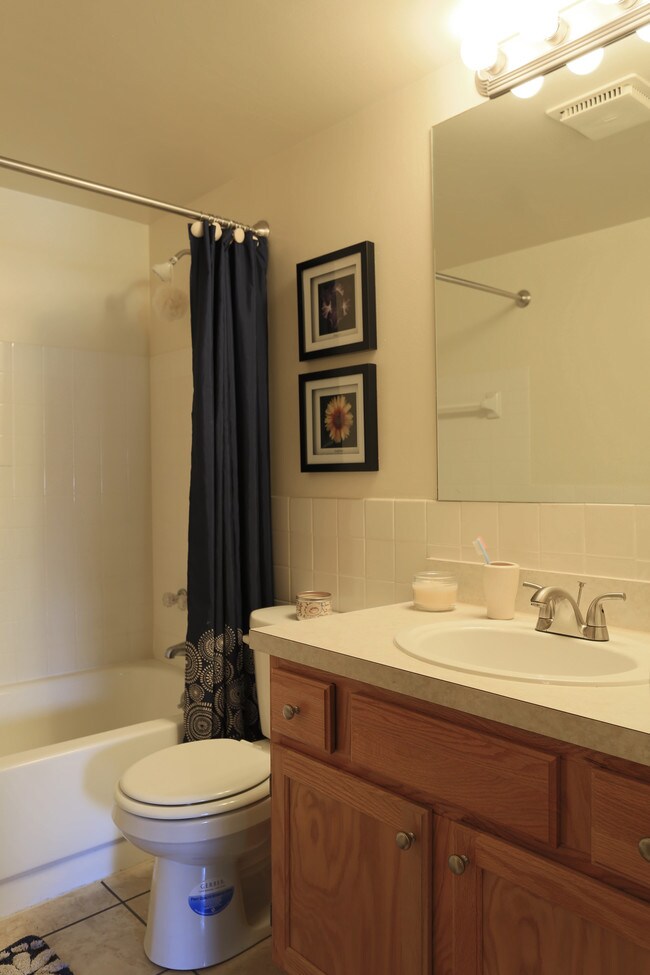 Liberty Hill Apartments in Solon, OH - Foto de edificio - Interior Photo