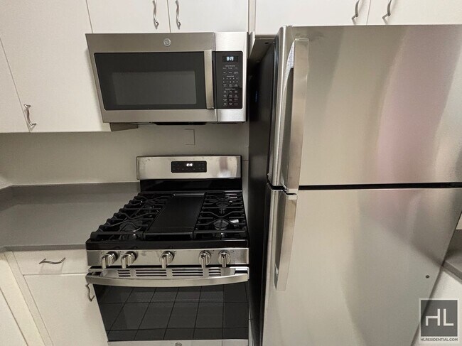 EAST 49 STREET in New York, NY - Building Photo - Building Photo