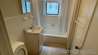 1156 Commonwealth Ave in Boston, MA - Foto de edificio - Building Photo