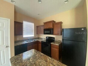 1057 Krenson Woods Rd in Lakeland, FL - Building Photo - Building Photo