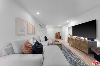 927 Kings Rd in West Hollywood, CA - Building Photo - Building Photo