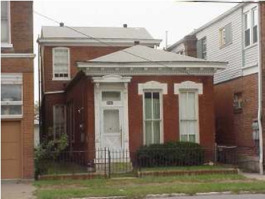 2002 W Market St in Louisville, KY - Building Photo