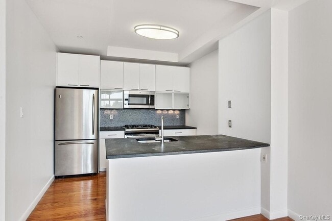 48-21 5th St, Unit 4M in Queens, NY - Foto de edificio - Building Photo