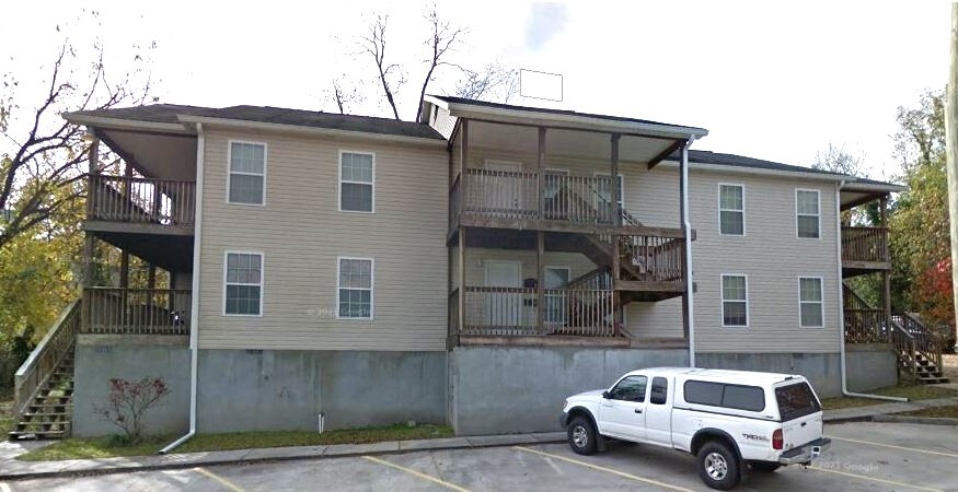 1048 Riverside Drive Ln in Macon, GA - Foto de edificio