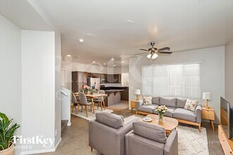 9825 Venus Lake Ct in Las Vegas, NV - Building Photo - Building Photo