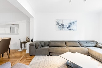 2259 Sherbrooke Rue E in Montréal, QC - Building Photo - Building Photo