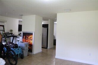 22501 SW 88th Pl in Cutler Bay, FL - Building Photo - Building Photo