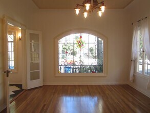 325 S Cochran Ave in Los Angeles, CA - Building Photo - Building Photo